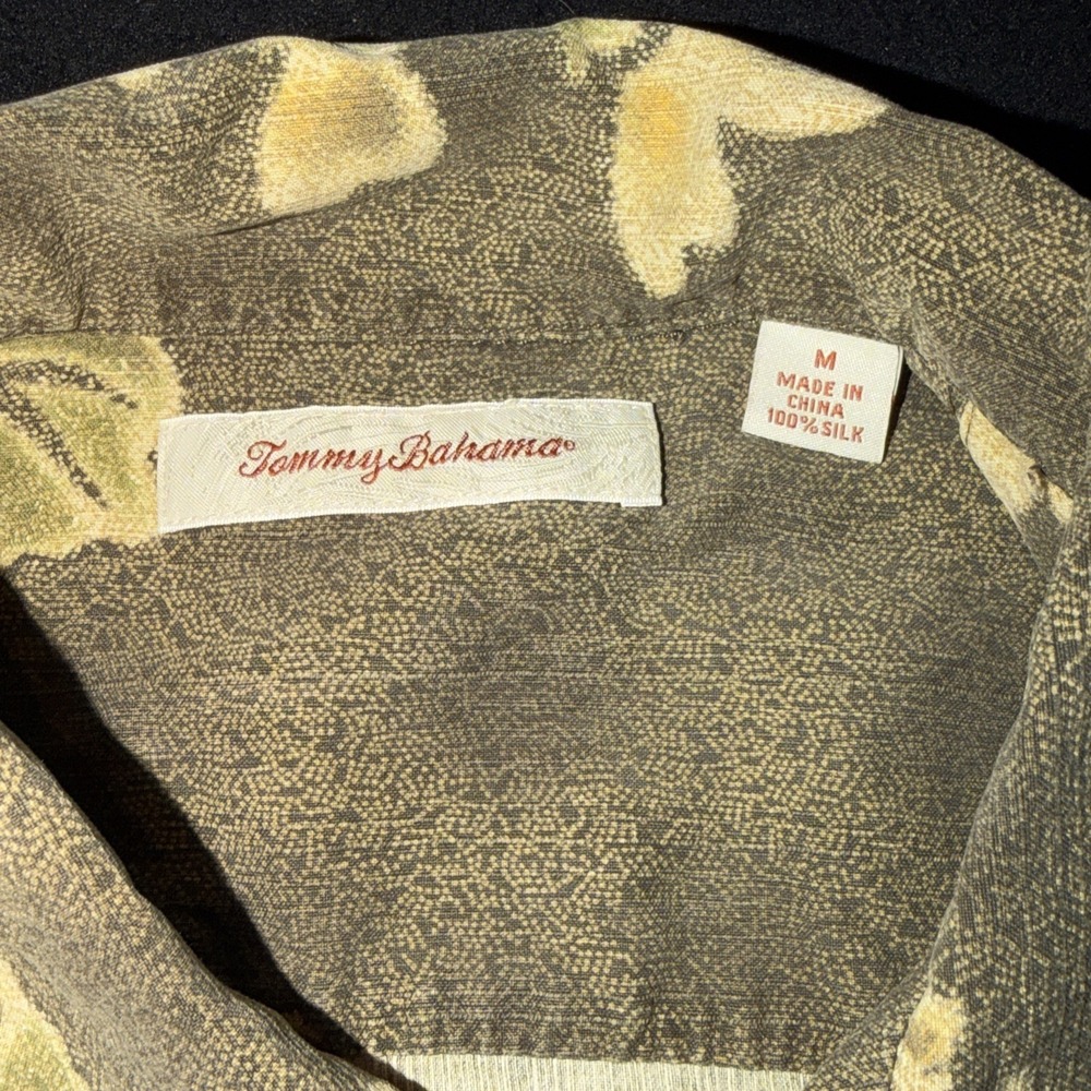 Tommy Bahama 100% Silk Floral Tropical Short Sleeve Button Up Mens Medium - Picture 2 of 5